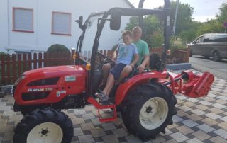 Branson Traktor Kompakttraktor 3100 mit Schlegelmäher Kundenübergabe