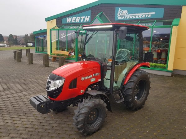 Kundenübergabe Branson Traktor F36RN Werth