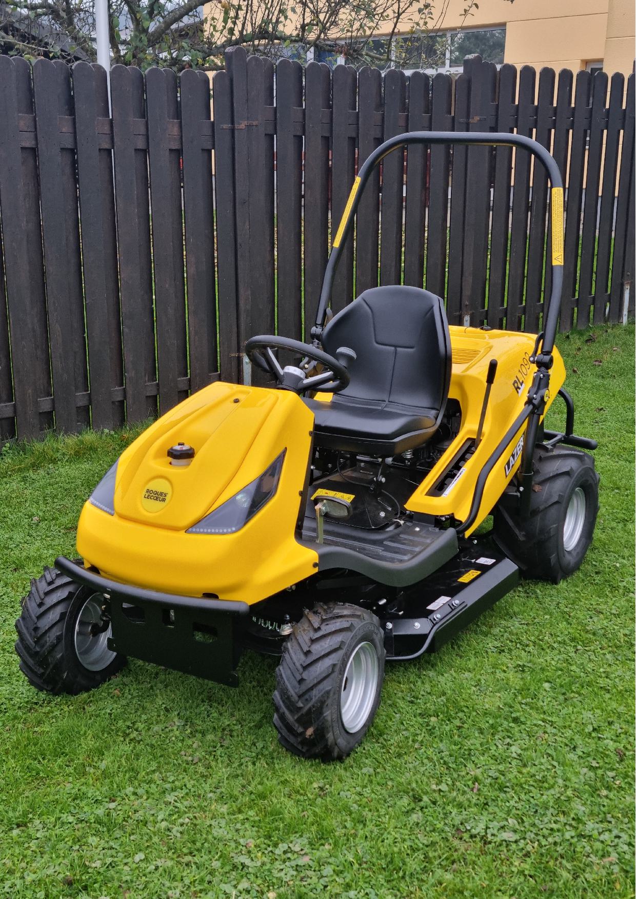 Hochgras-Aufsitzmäher Tuareg Lazer 220/92 Hydro V2 Wiesenmäher Mulcher Rasentraktor kaufen Werth