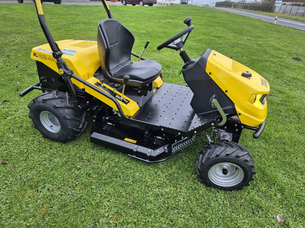 Hochgras-Aufsitzmäher Turaeg Lazer 230/92 Hydro V2 4WD Allrad Wiesenmäher Mulcher Rasentraktor Hochgrasmäher kaufen Werth