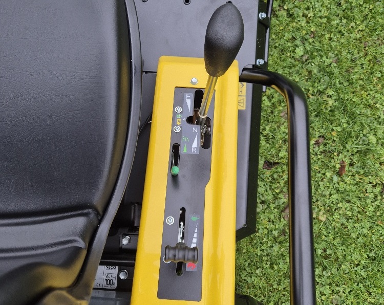 Hochgras-Aufsitzmäher Turaeg Lazer 230/92 Hydro V2 4WD Allrad Wiesenmäher Mulcher Rasentraktor Hochgrasmäher kaufen Werth