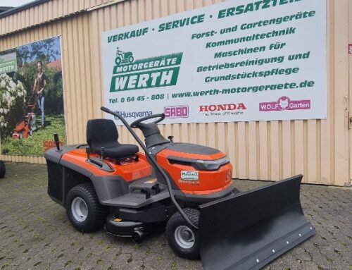 Rasentraktor Husqvarna TC 112 mit Schneeschild im Winterdienst-Paket