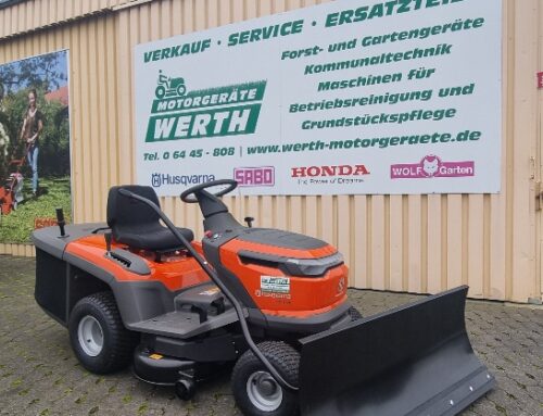 Rasentraktor Husqvarna TC 114 mit Schneeschild im Winterdienst-Paket