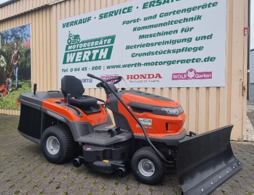 Rasentraktor Husqvarna TC 220T mit Schneeschild im Winterdienst-Paket