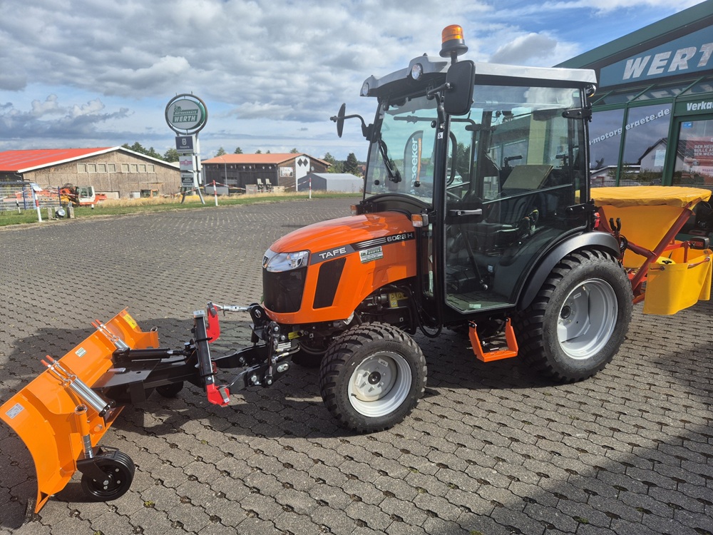 Tafe 6028 Winterdienst Traktor Schneeschild Kabine Salzstreuer Kompakttraktor Kommunaltraktor Mitsubishi günstig kaufen