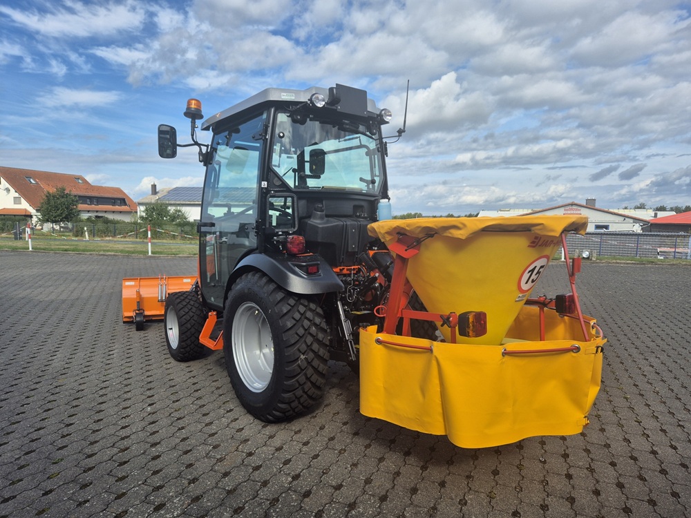 Tafe 6028 Winterdienst Traktor Schneeschild Kabine Salzstreuer Kompakttraktor Kommunaltraktor Mitsubishi günstig kaufen