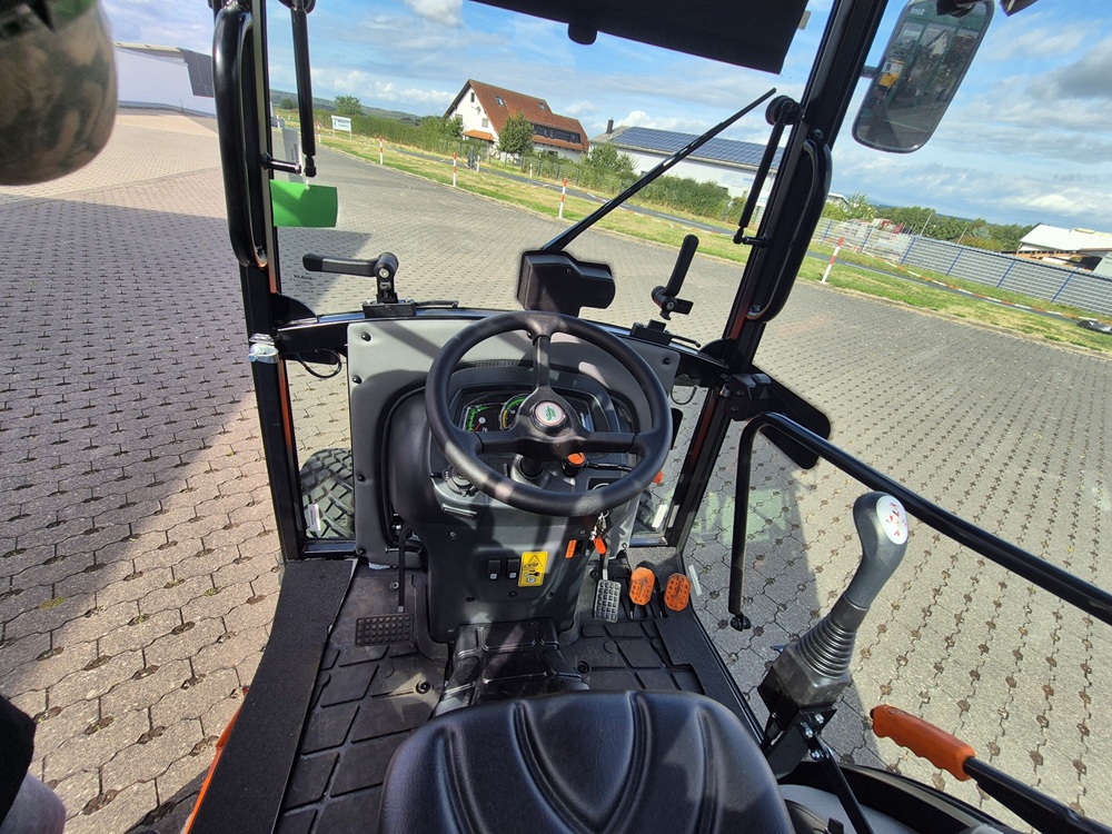 Tafe 6028 Winterdienst Traktor Schneeschild Kabine Salzstreuer Kompakttraktor Kommunaltraktor Mitsubishi günstig kaufen
